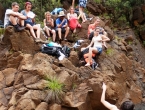 Pause repas près d'une cascade