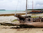 Baie de Saint Joseph et pirogues traditionnelles