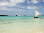 Pirogue dans la Baie d'Upi