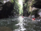 Nage et crapahutage dans le canyon