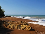 Plage d'Ouroué et son sable noir